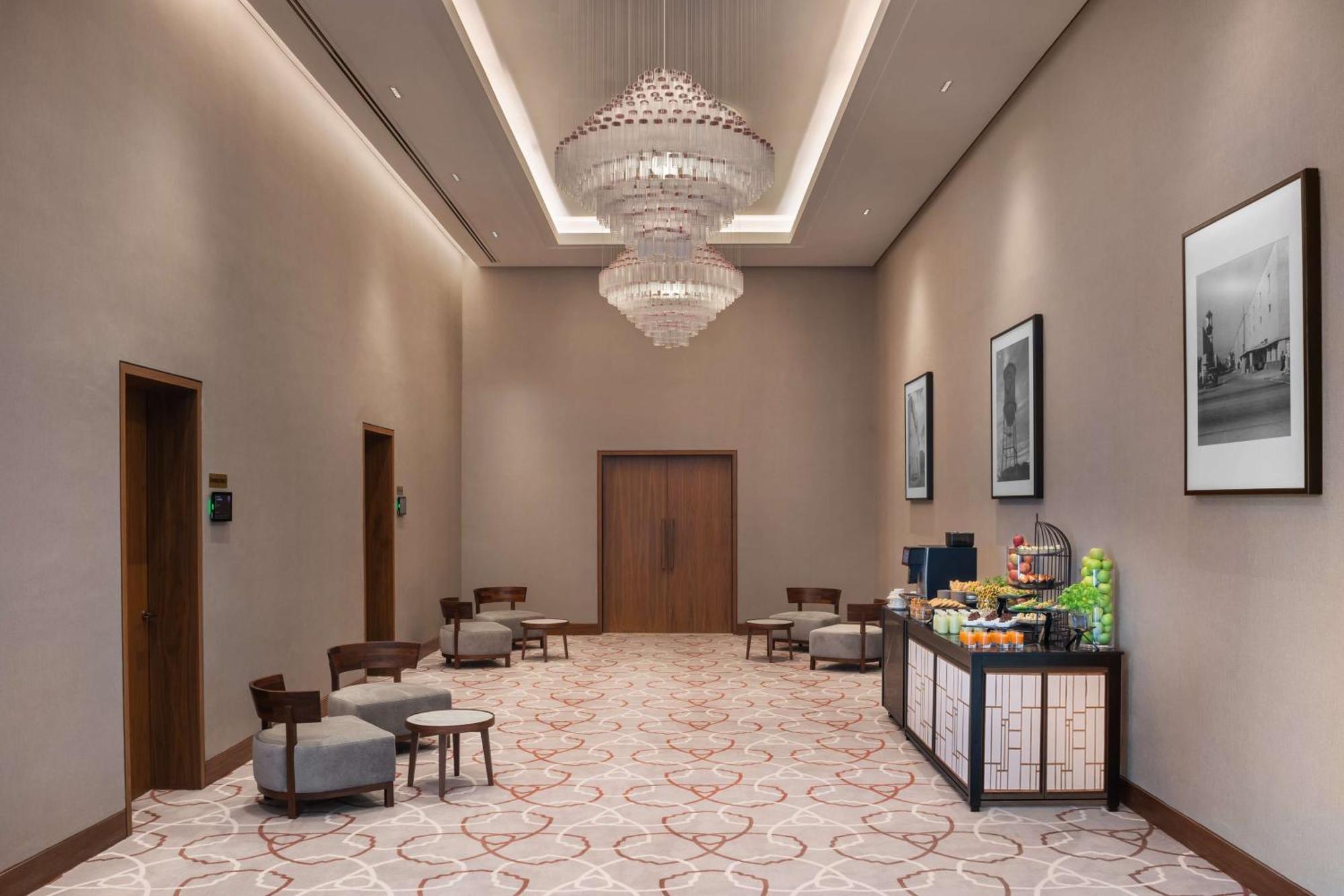 Hotel The Wb Abu Dhabi, Curio Collection By Hilton Zewnętrze zdjęcie The interior of the hotel