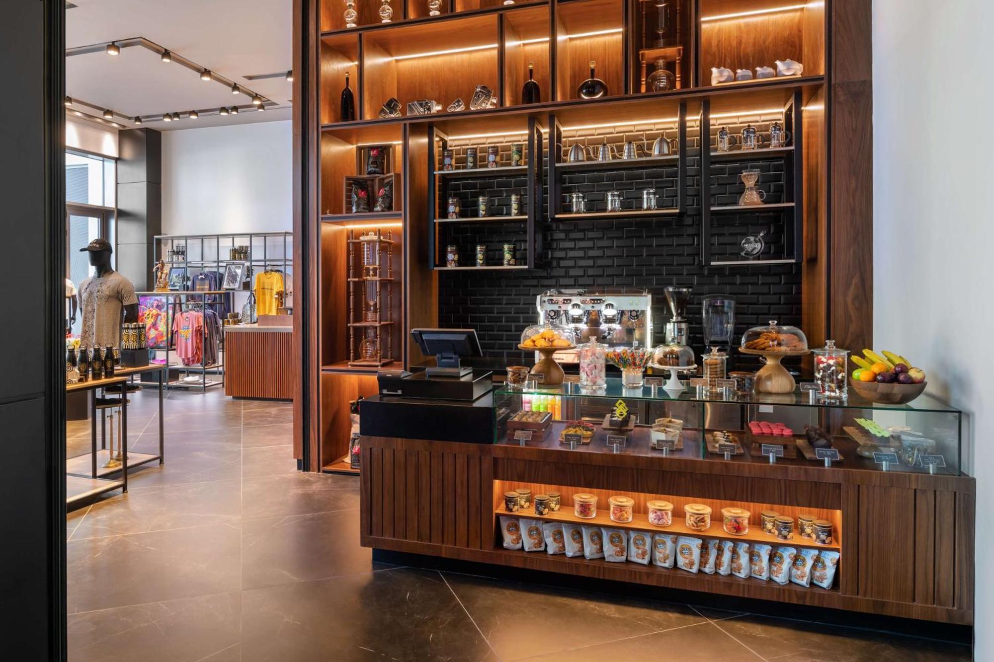 Hotel The Wb Abu Dhabi, Curio Collection By Hilton Zewnętrze zdjęcie The interior of the R.E.D. store in the London Marriott Grand Ballroom