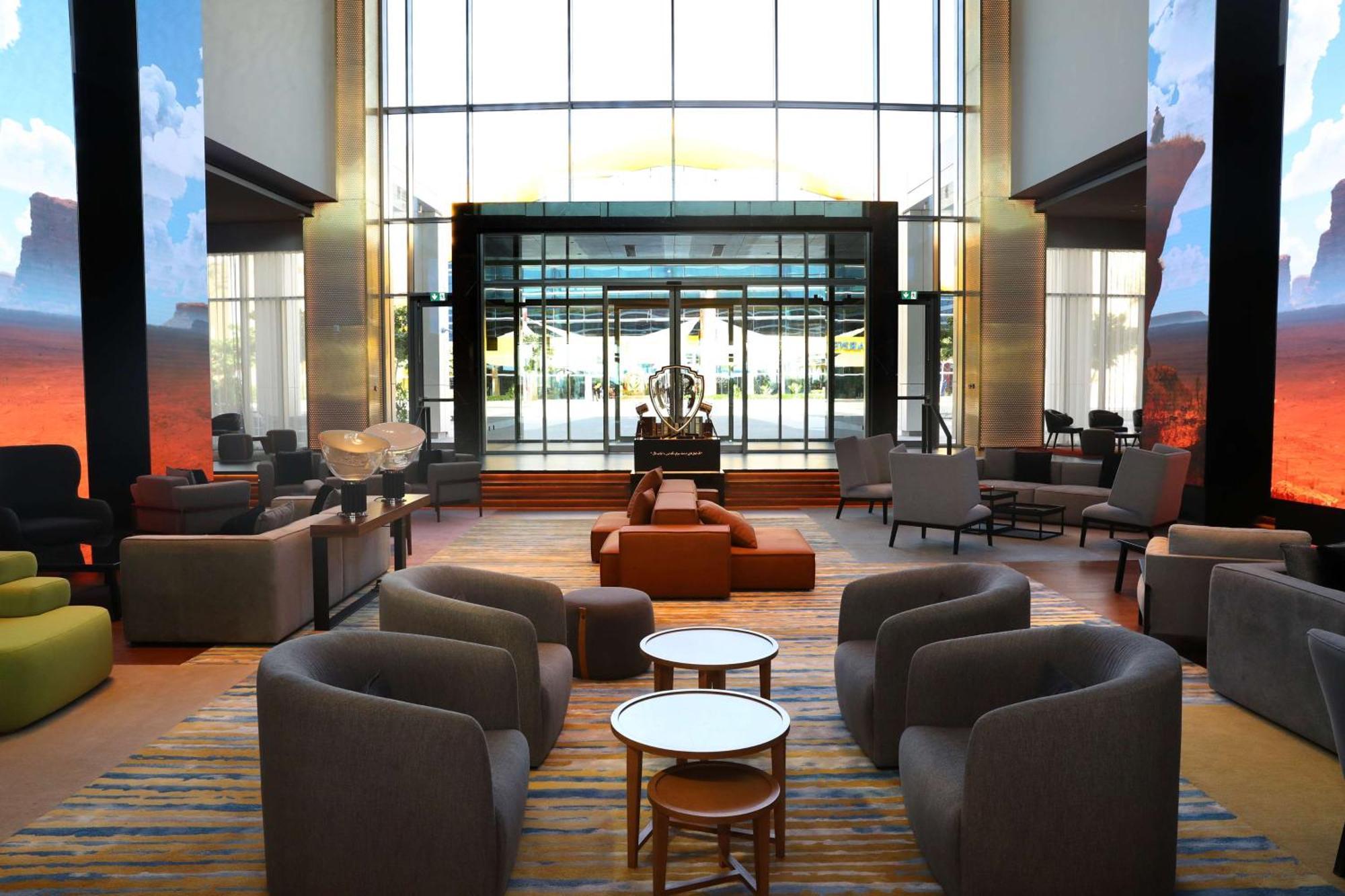 Hotel The Wb Abu Dhabi, Curio Collection By Hilton Zewnętrze zdjęcie The lobby of the hotel