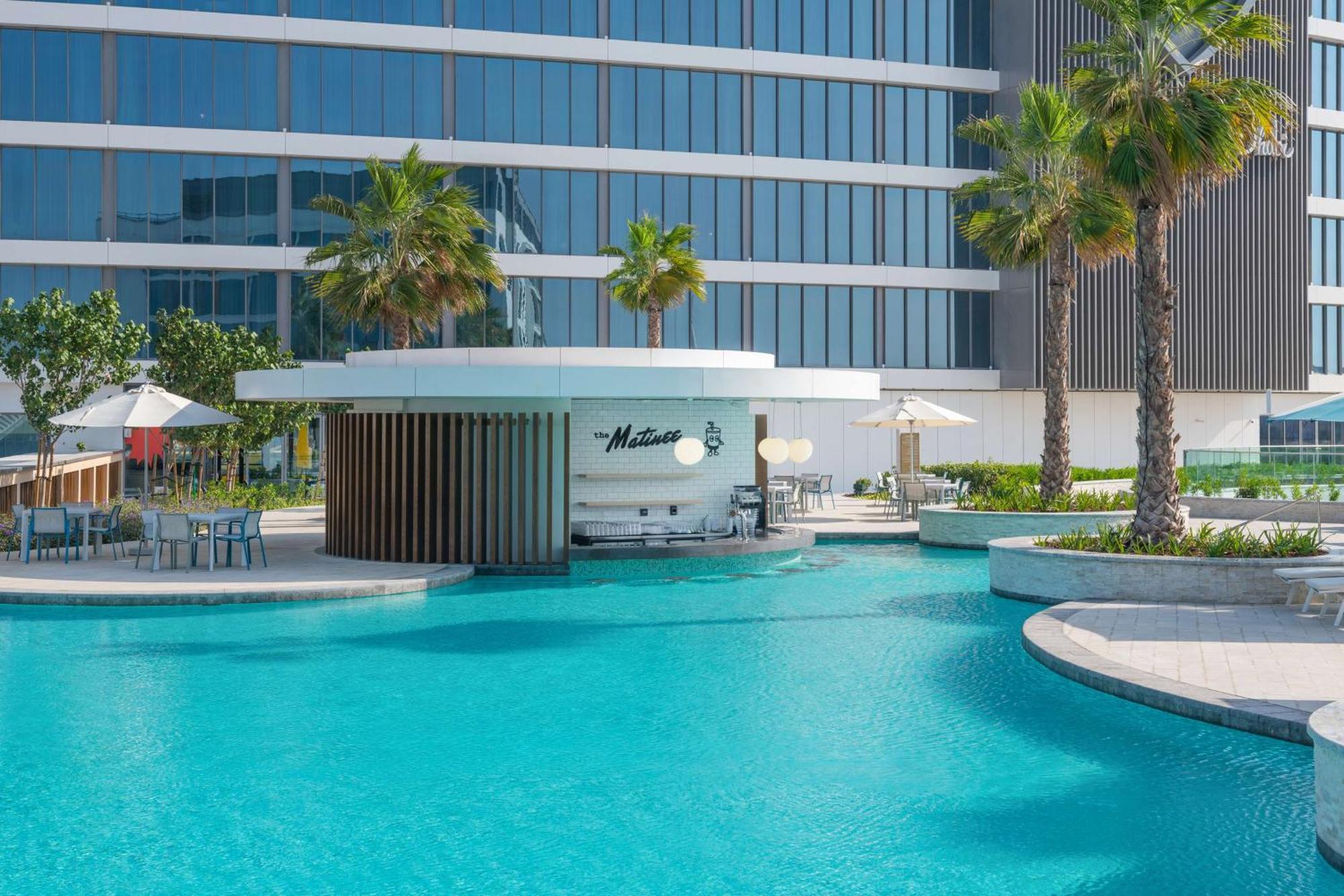 Hotel The Wb Abu Dhabi, Curio Collection By Hilton Zewnętrze zdjęcie The swimming pool at the hotel